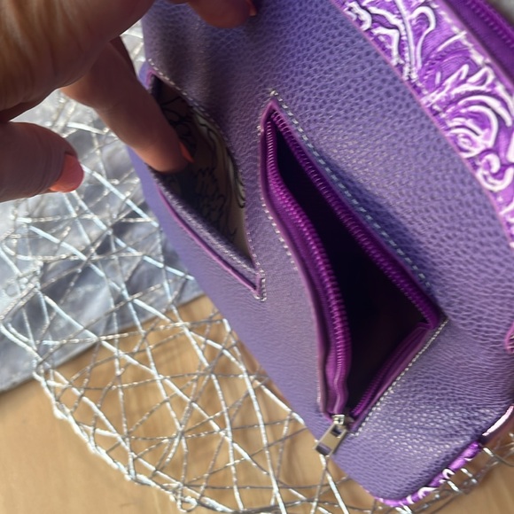 NWOT purple crossbody with butterfly accent. - Picture 6 of 10